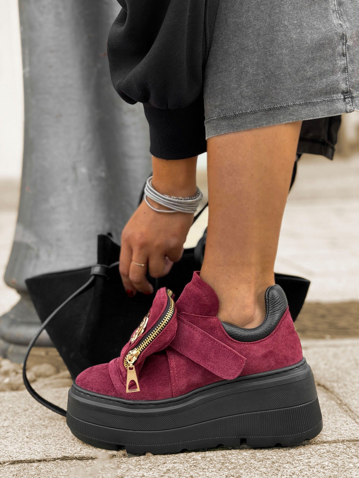 Skórzane sneakersy na grubej podeszwie sn60 burgund Beyco