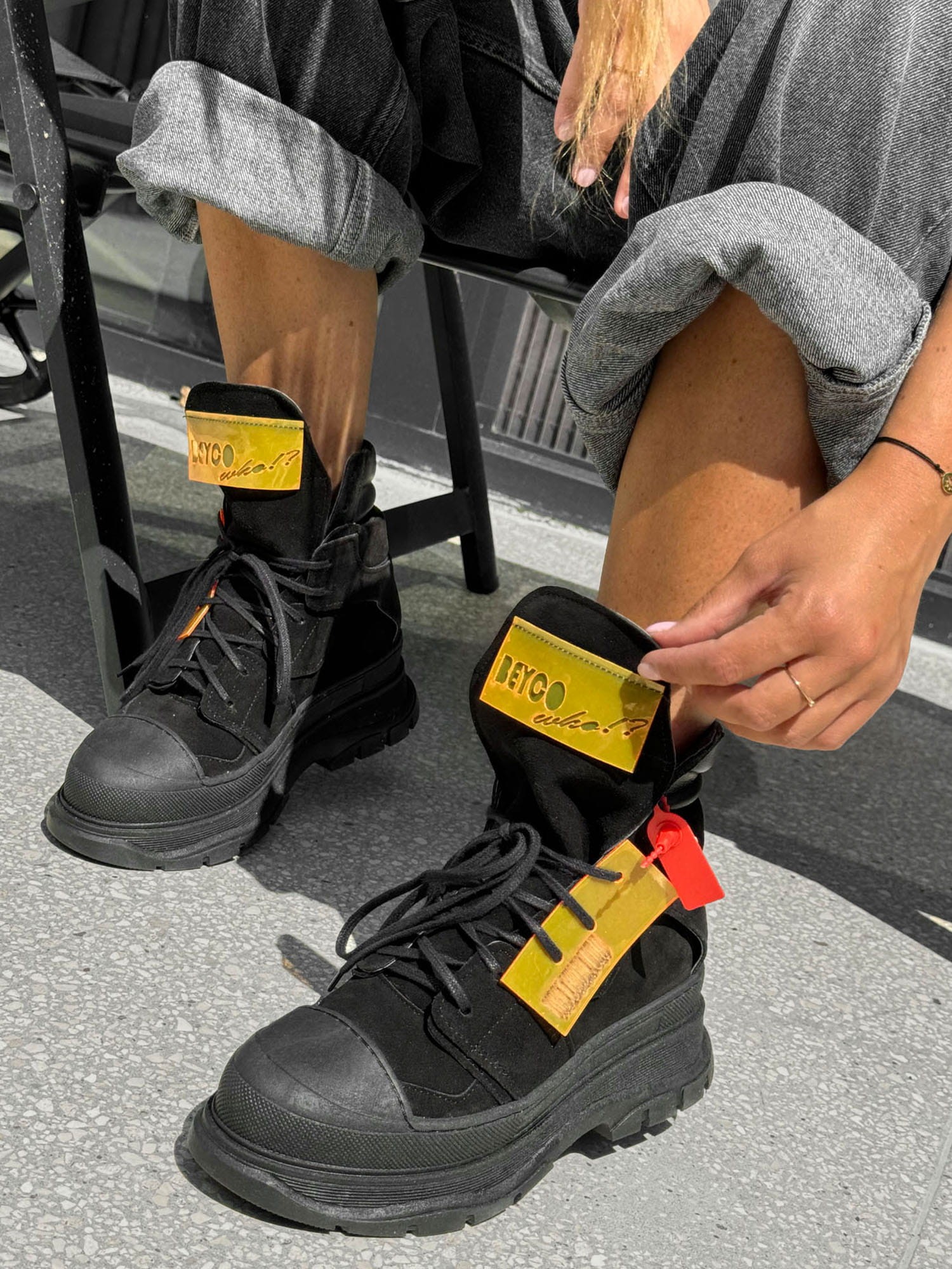 Skórzane sneakersy na grubej podeszwie sn7n czarny zamsz pomarańcz Beyco