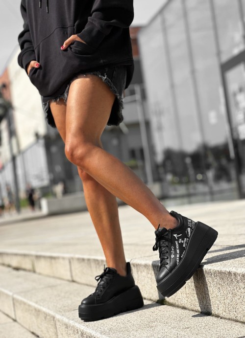 Skórzane sneakersy na grubej podeszwie sn21f czarny Beyco