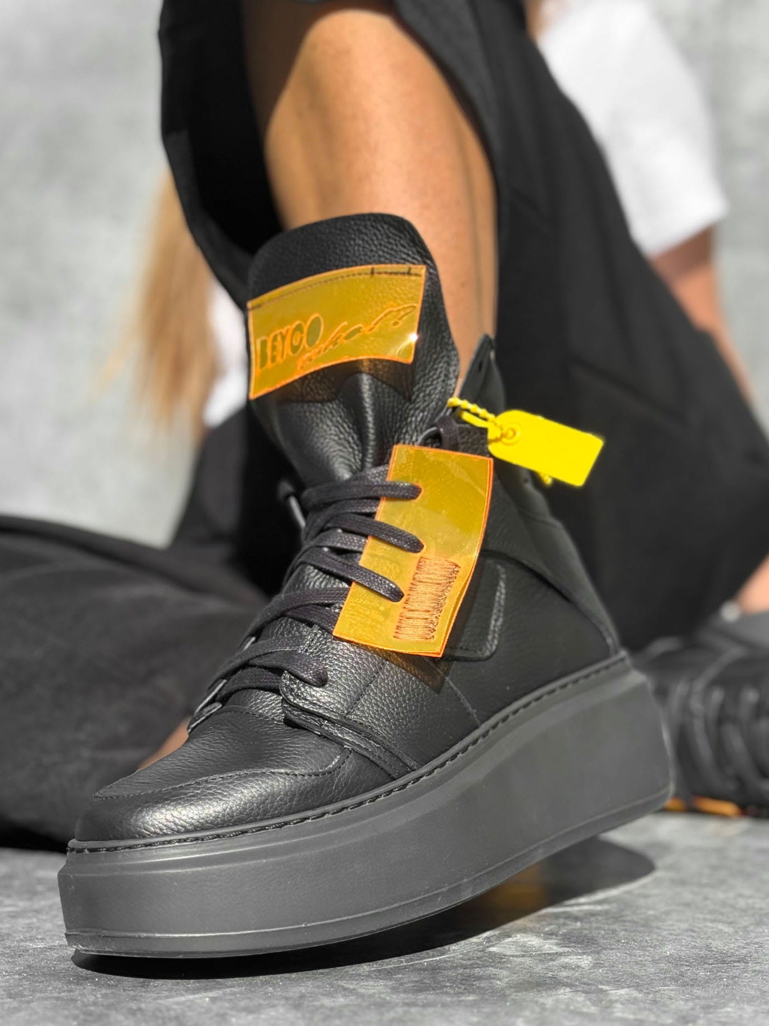 Skórzane sneakersy na grubej podeszwie sn7 czarny lico pomarańcz Beyco