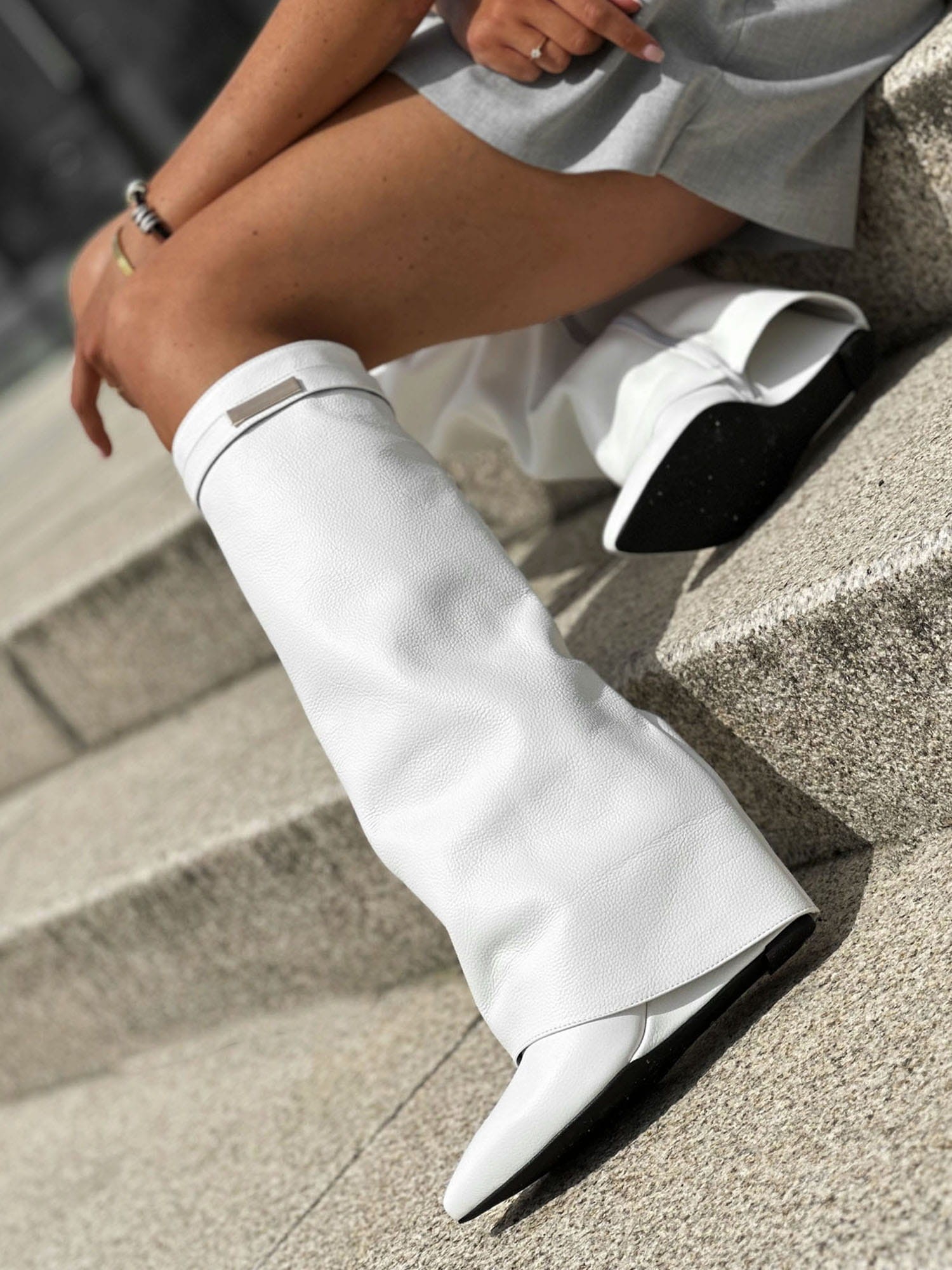 Skórzane kozaki na koturnie klinie giv biały lico Beyco 