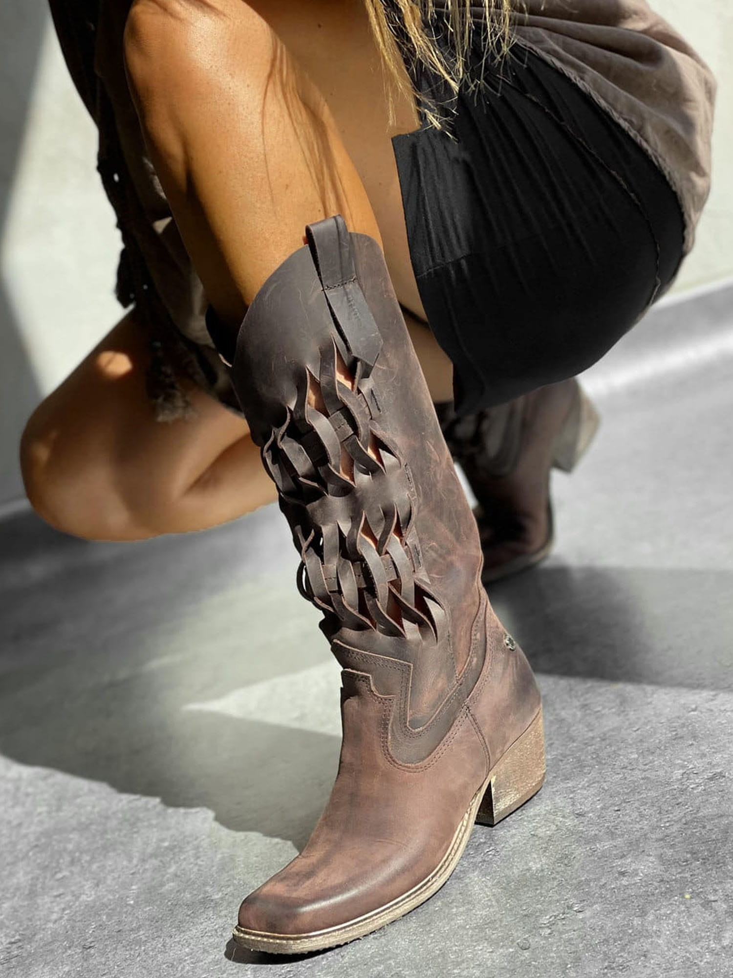 Skórzane kowbojki na niskim obcasie cow9 brąz Beyco 