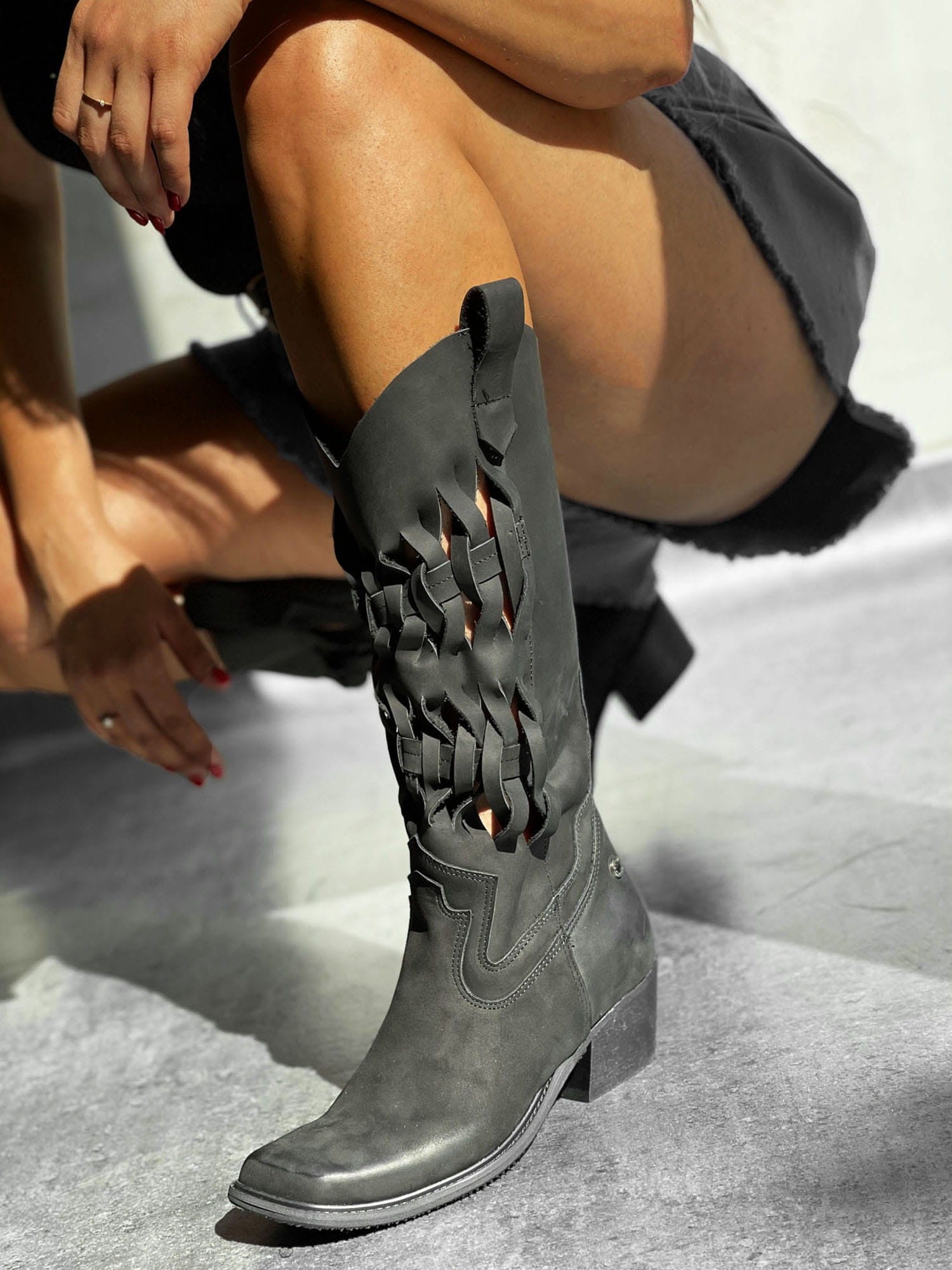 Skórzane kowbojki na niskim obcasie cow9 czarny Beyco 