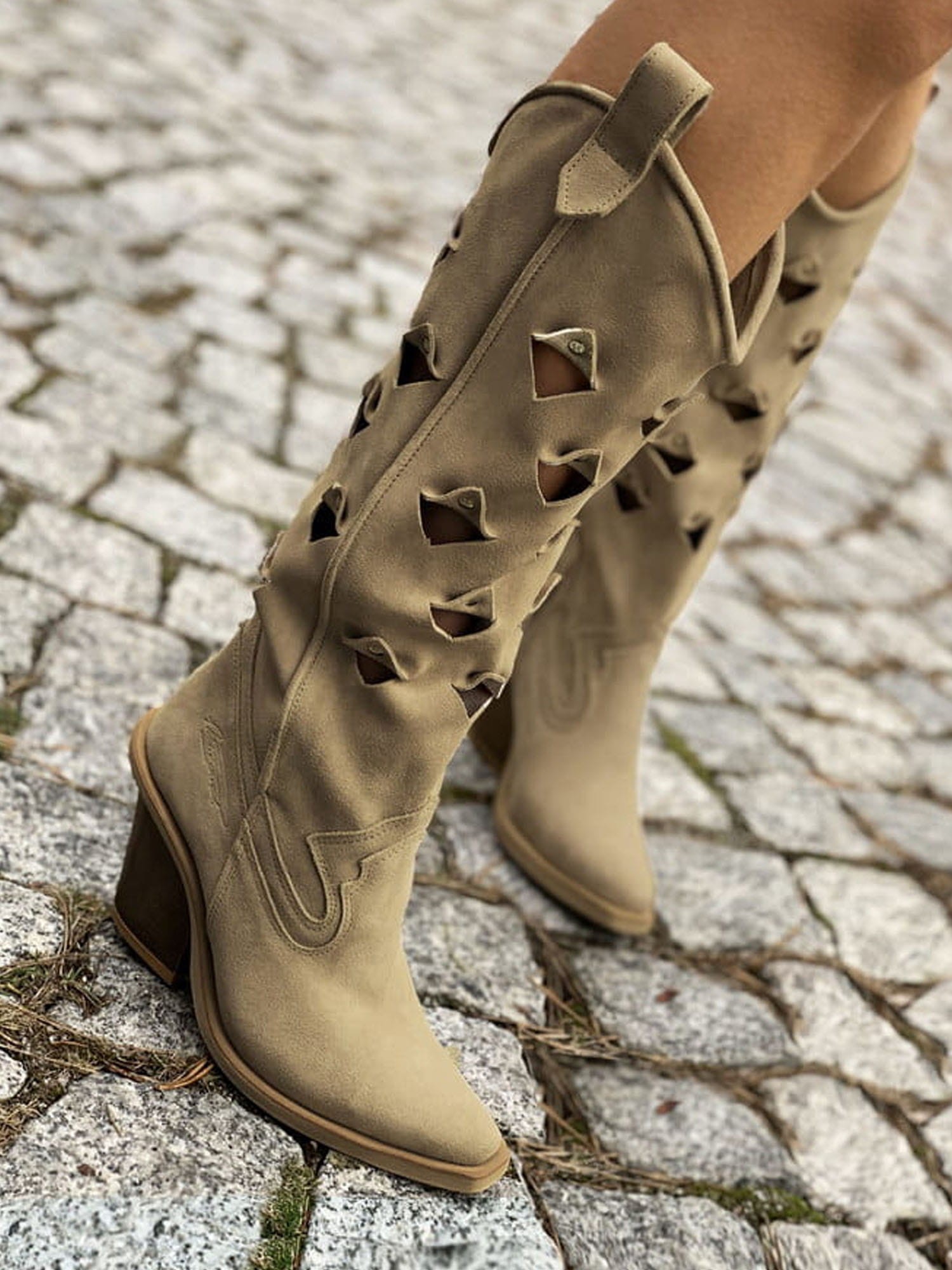 Skórzane kozaki na wysokim obcasie w3 cappuccino Beyco 