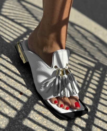 beyco sandaly klapki bialy niski obcasskora naturalna 2104.jpg