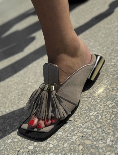 beyco sandaly klapki cappuccino niski obcasskora naturalna 2108.jpg