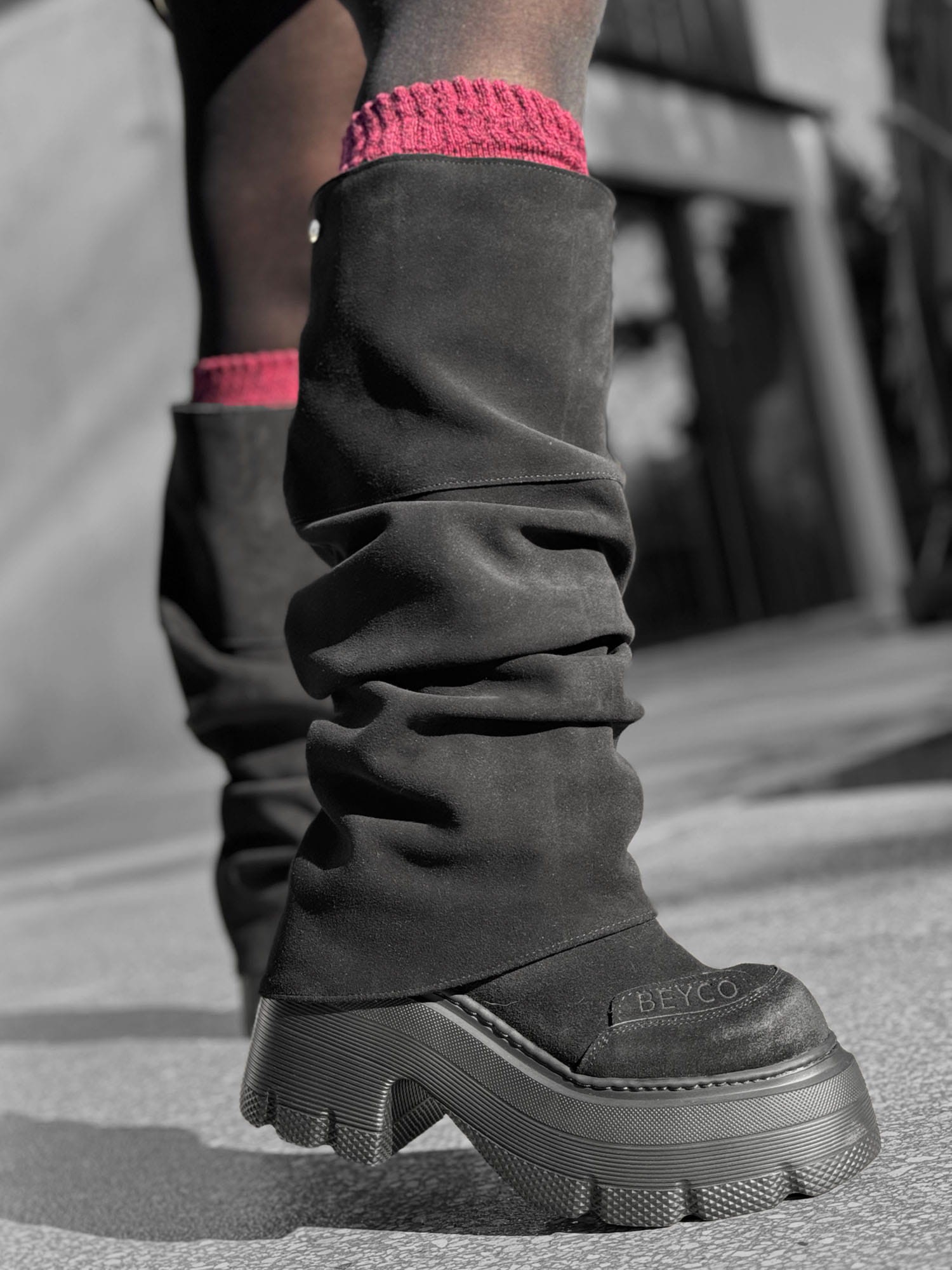 Skórzane kozaki z cholewą na grubej podeszwie ital15 czarny beyco 