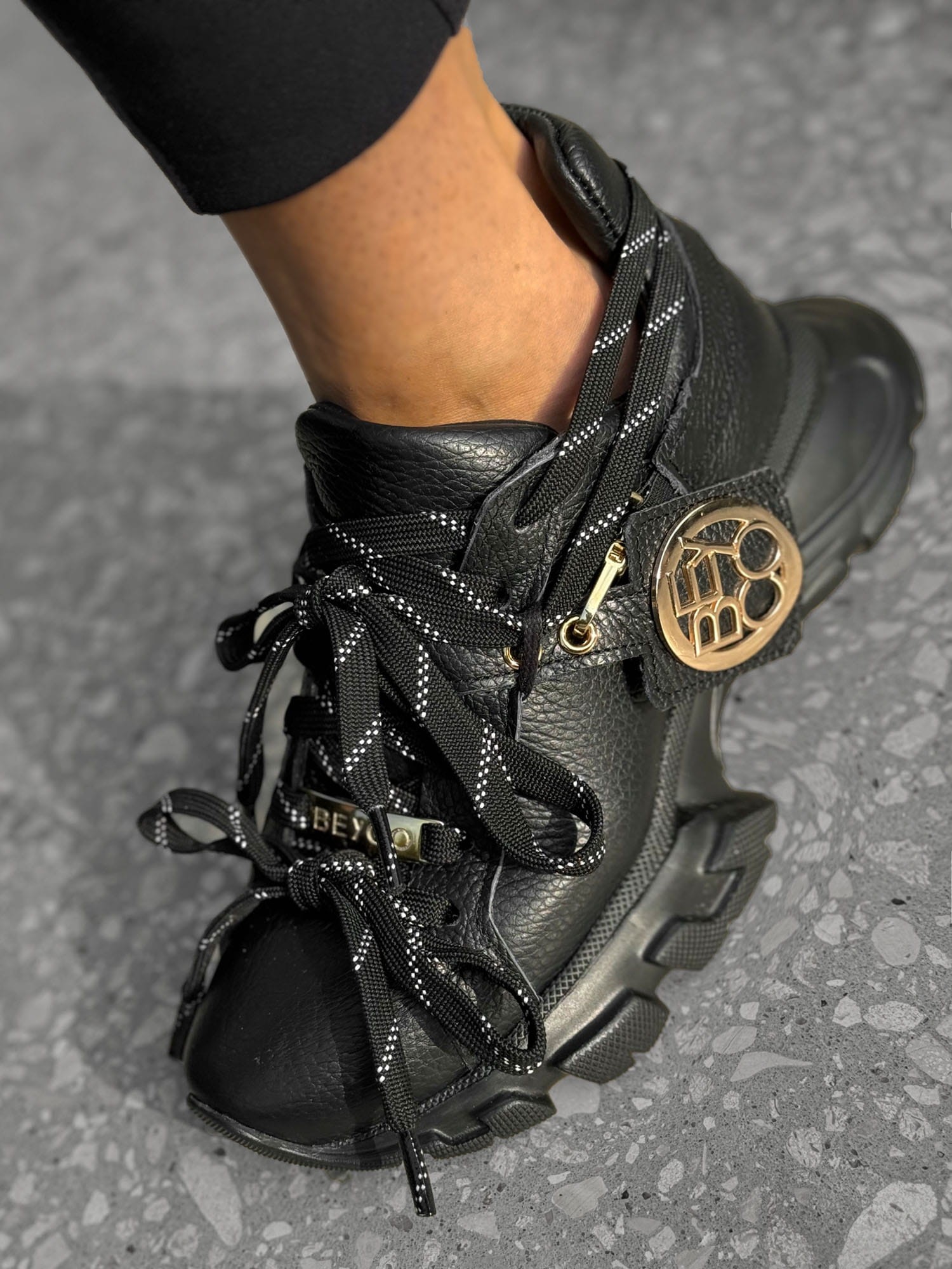 Skórzane sneakersy niski spód sn52 czarny Beyco