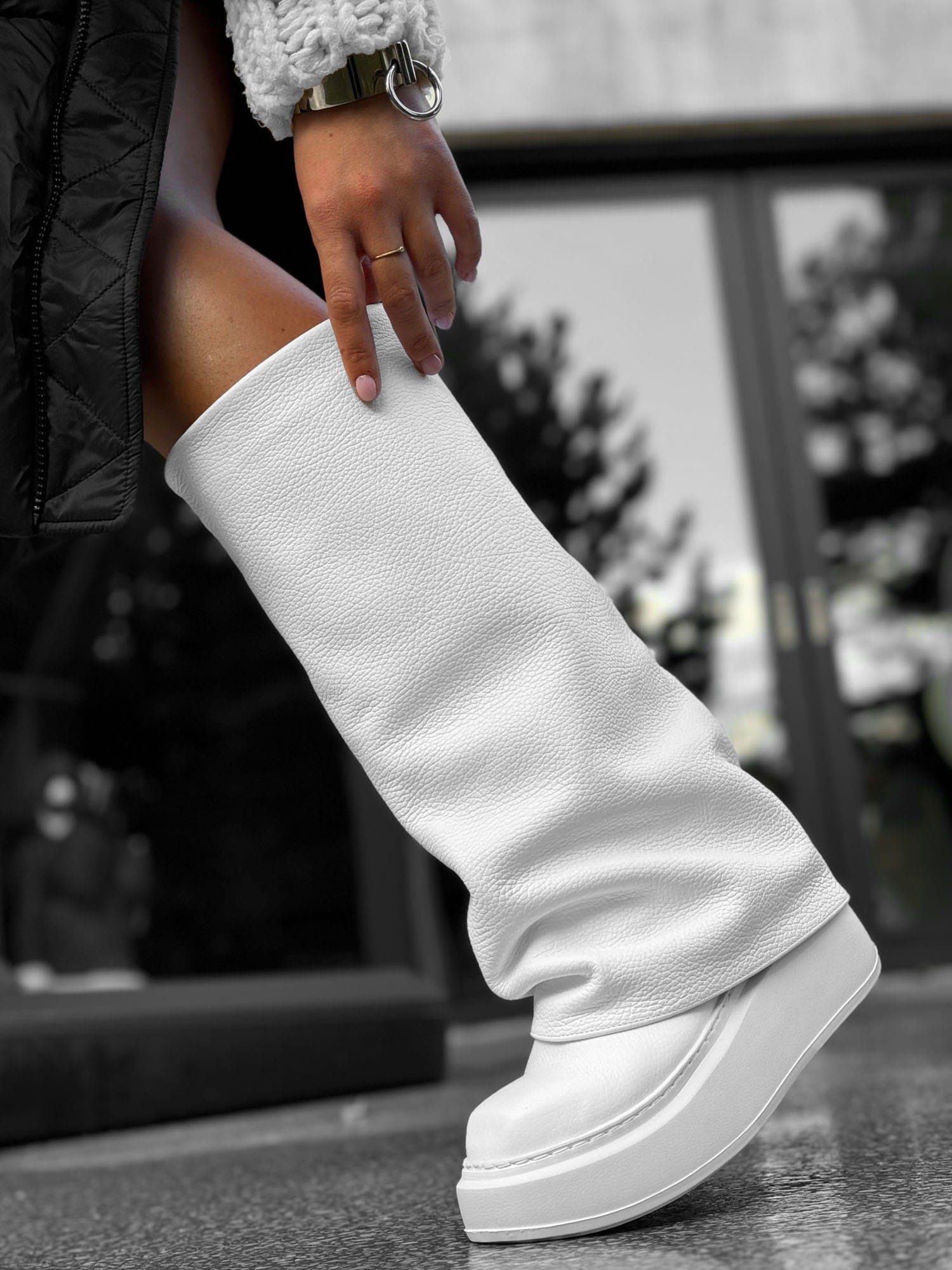 Skórzane kozaki z cholewą  24-3 biały beyco