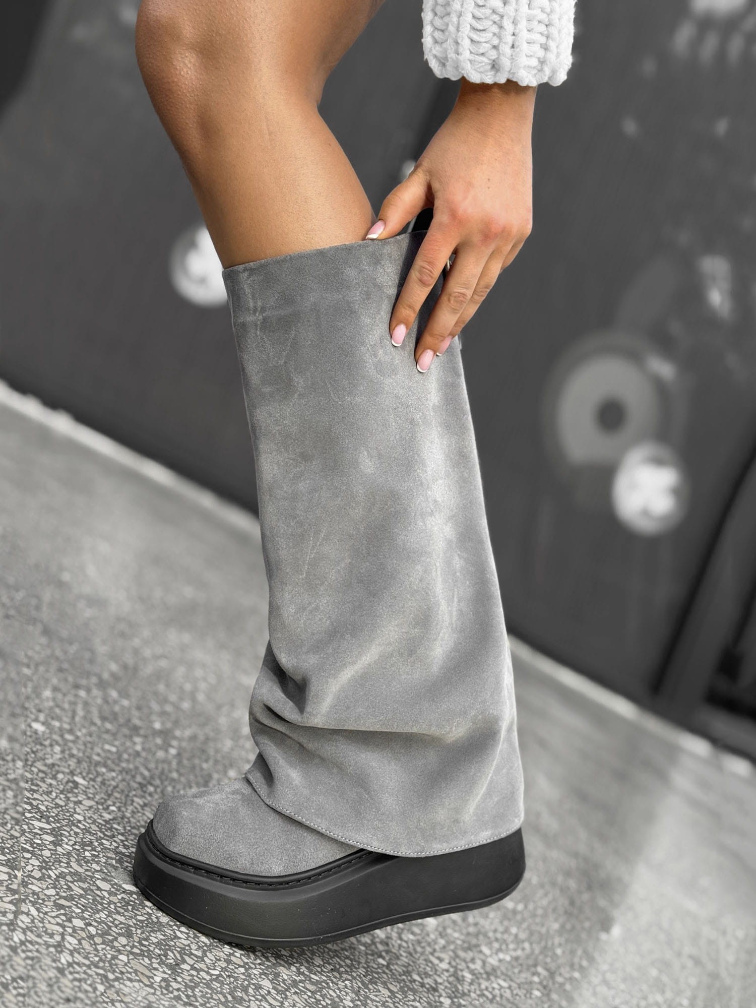 Skórzane kozaki z cholewą  24-3 szary beyco