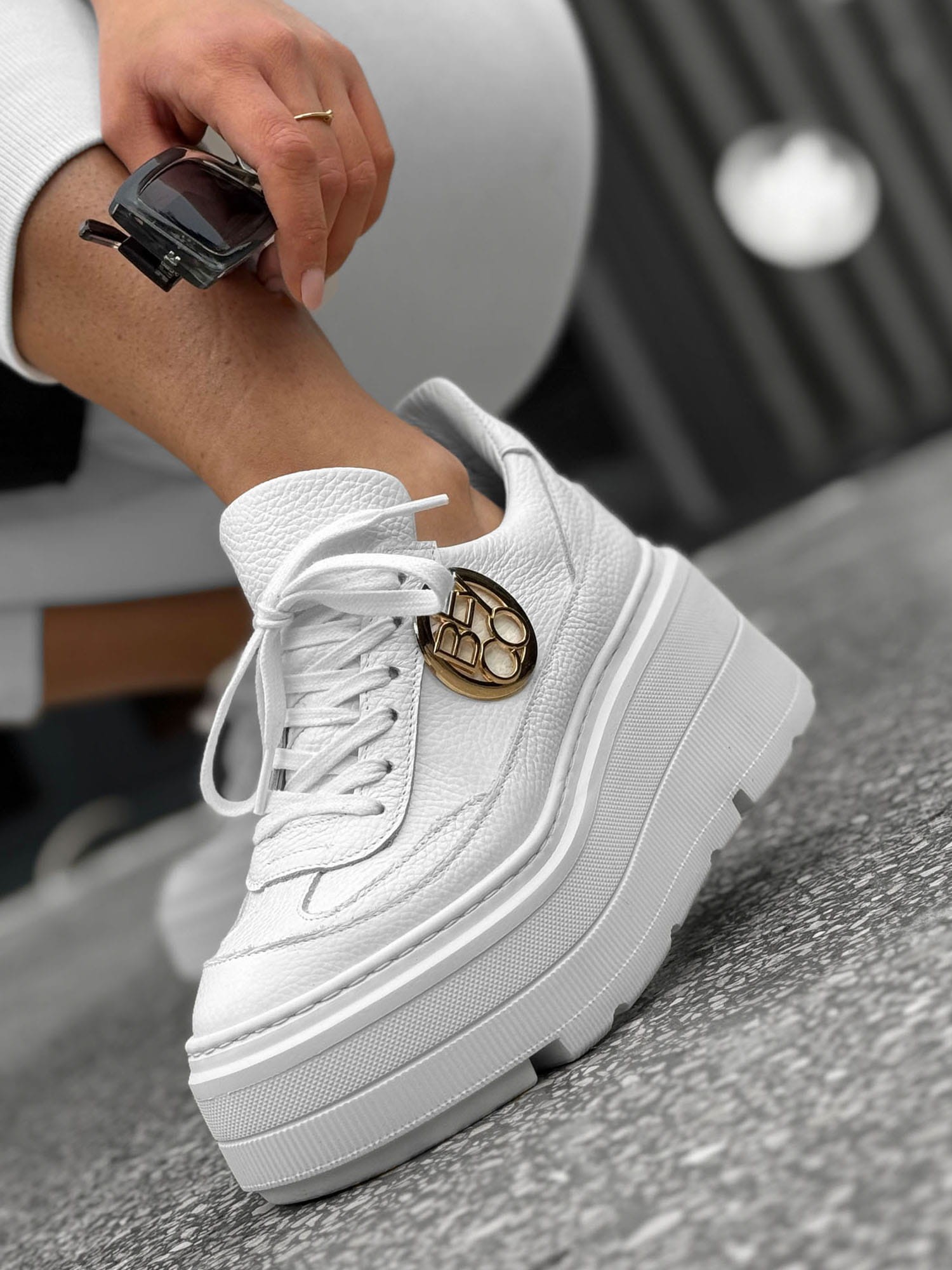 Skórzane sneakersy 24-4 białe Beyco