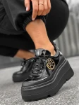 Skórzane sneakersy 24-4 czarny lakier Beyco 