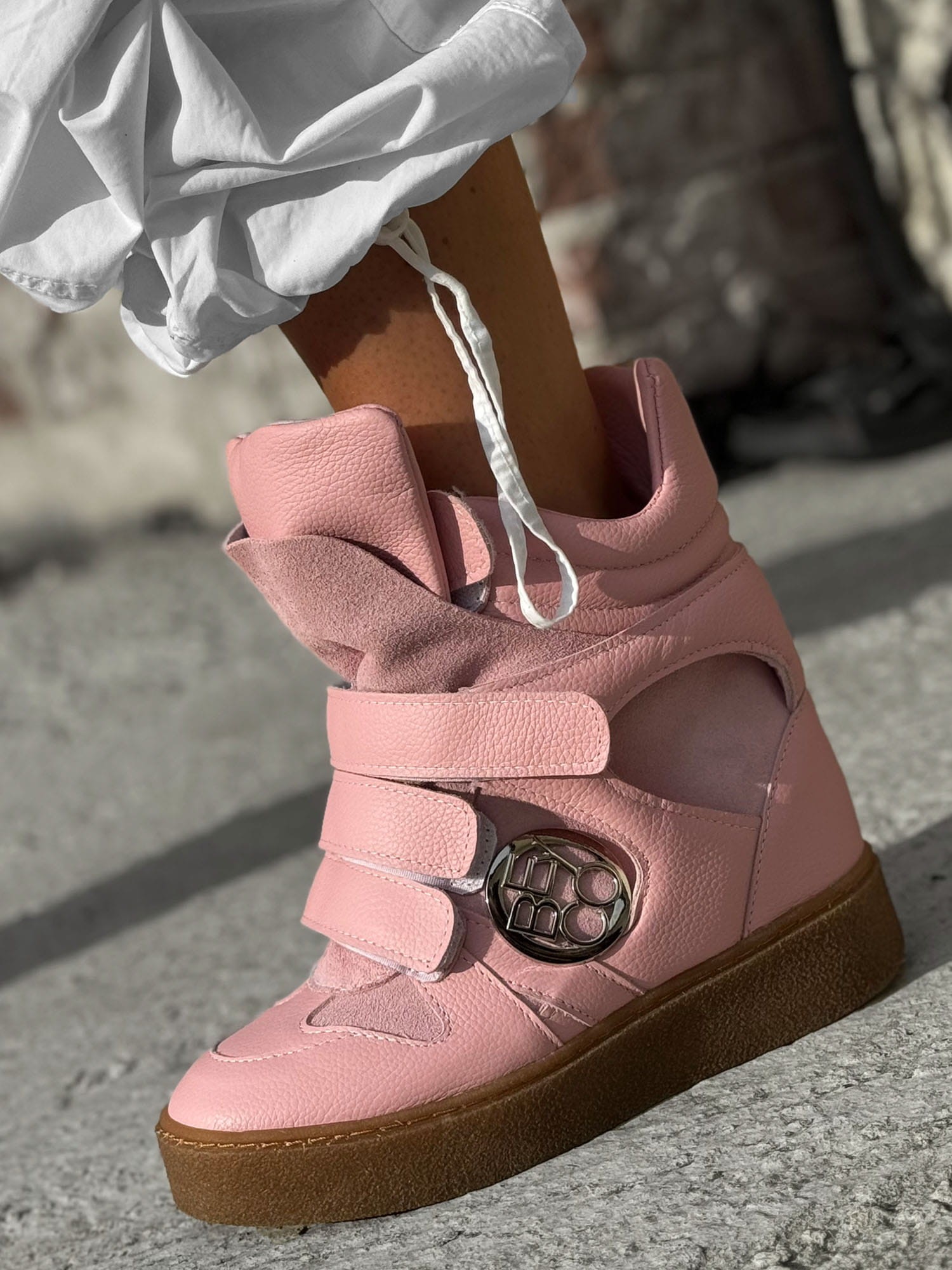 Skórzane sneakersy kryty klin 24-6 S róż Beyco 