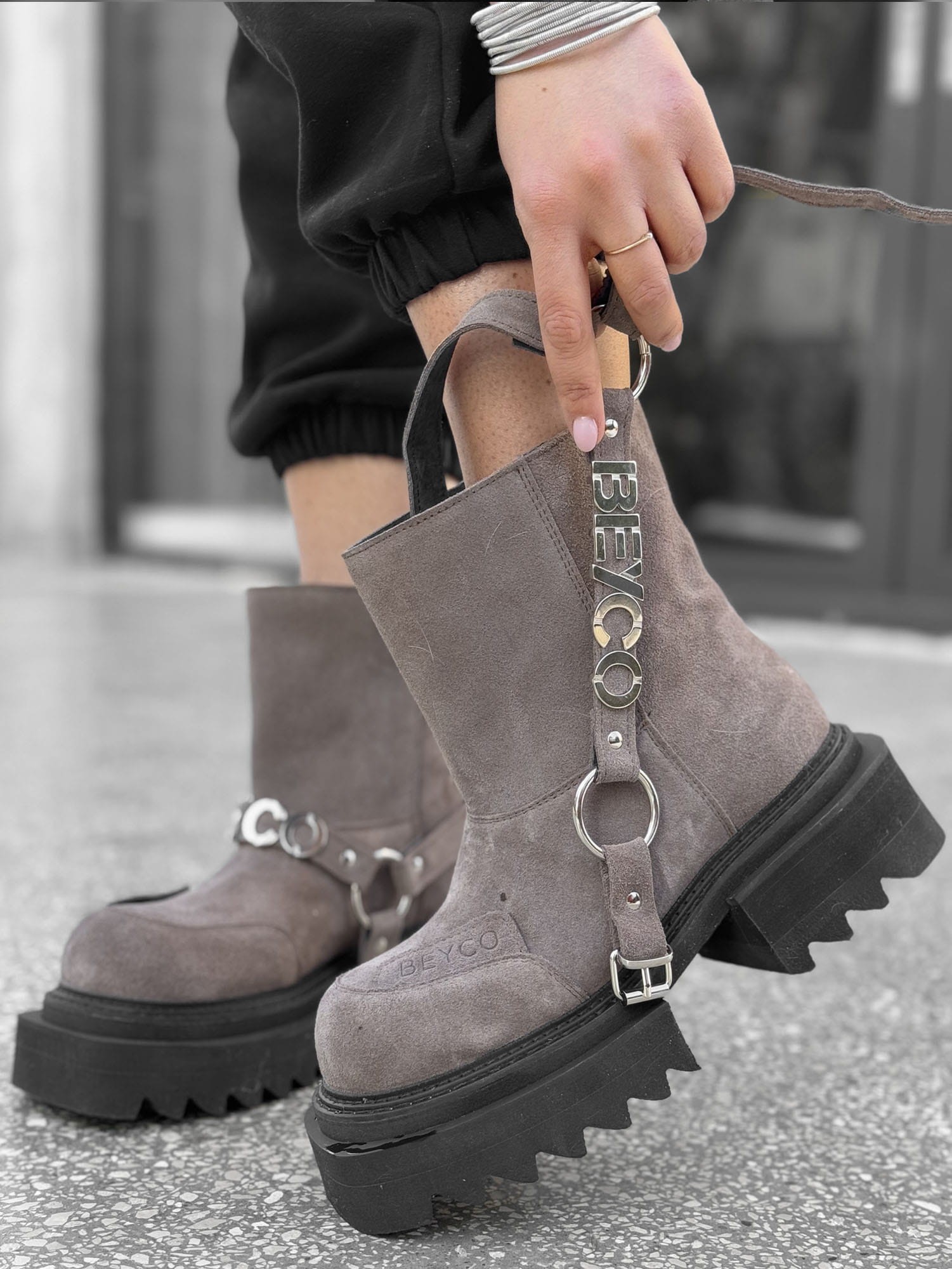 Skórzane botki na grubej podeszwie bez ocieplenia 24-1 L brąz ziemia beyco