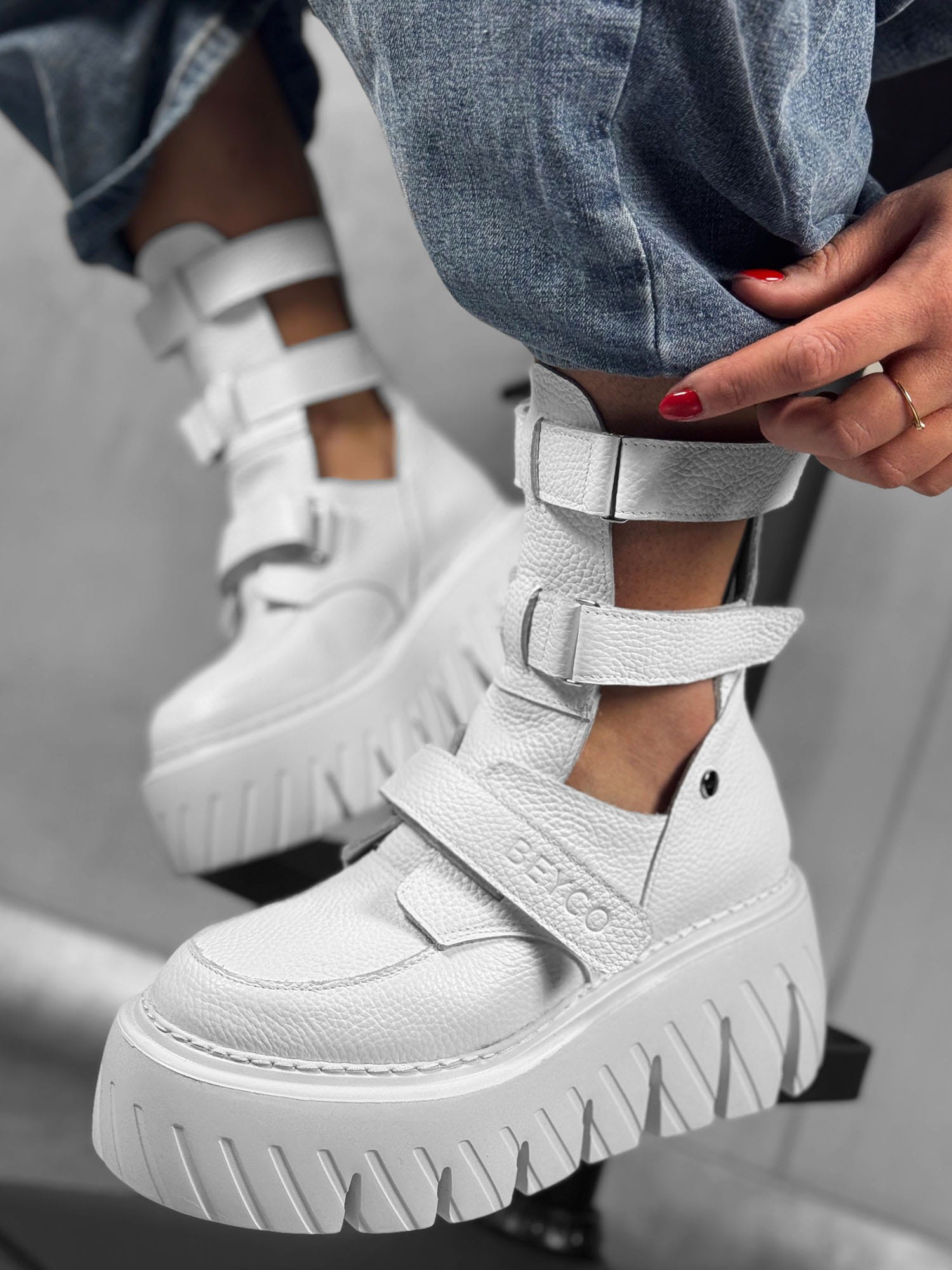 Skórzane sneakersy 25-1 biały Beyco