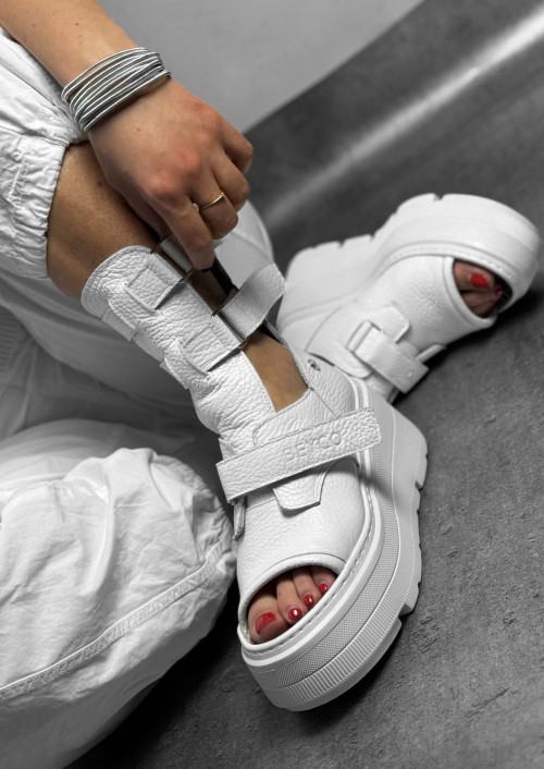 Skórzane sneakersy odkryty palec 25-3 biały Beyco