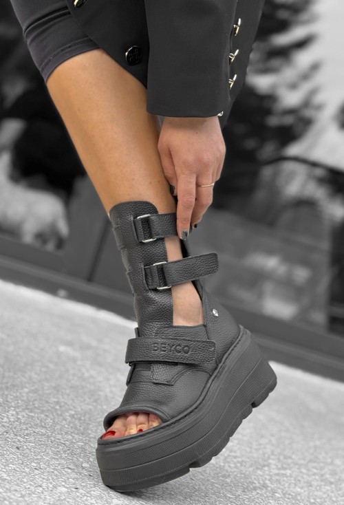 Skórzane sneakersy odkryty palec 25-3 czarny Beyco