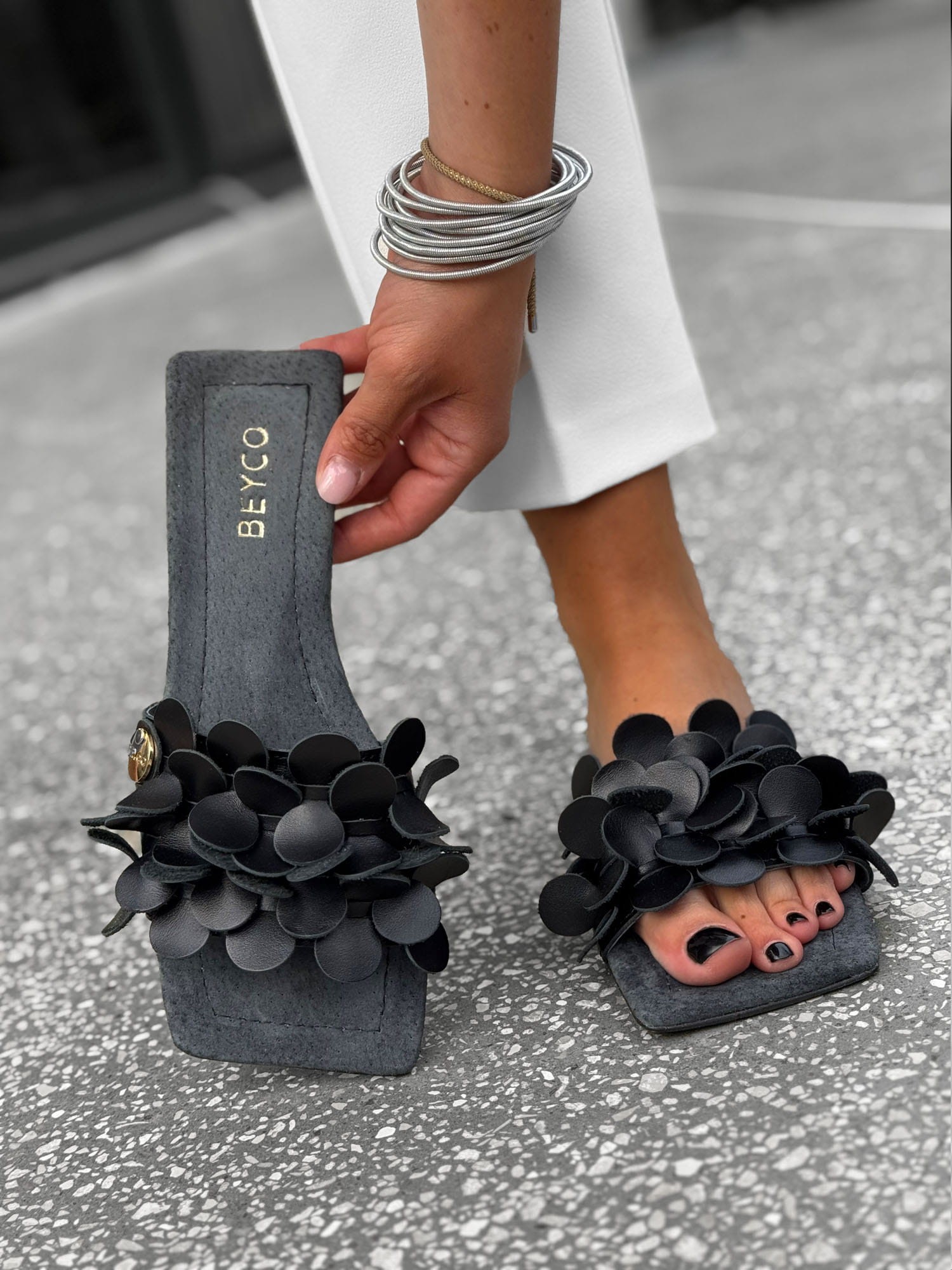 Skórzane sandały klapki 25-13 czarne Beyco