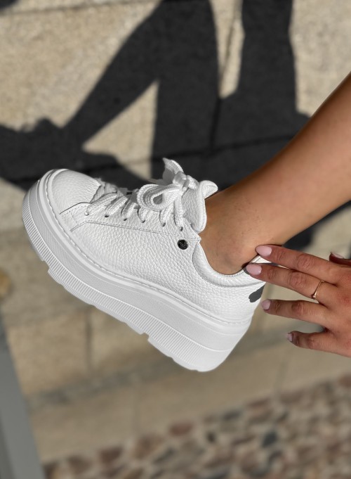 Skórzane sneakersy na grubej podeszwie sn21  cały biały Beyco 