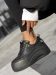 Skórzane sneakersy na grubym spodzie z logo Beyco czarne 25-26