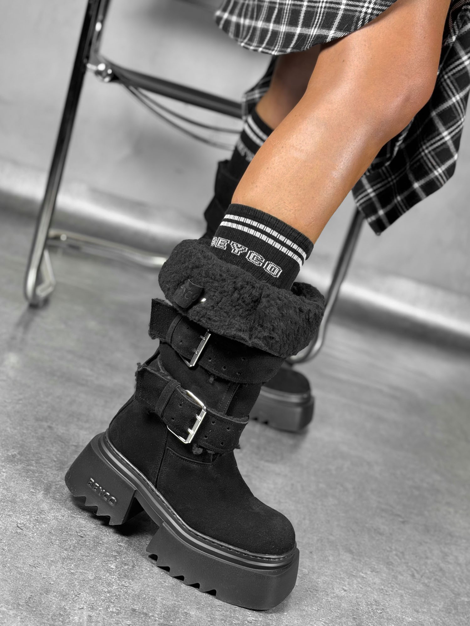 Skórzane workery na grubych spodach z logo 25-28k czarny Beyco 