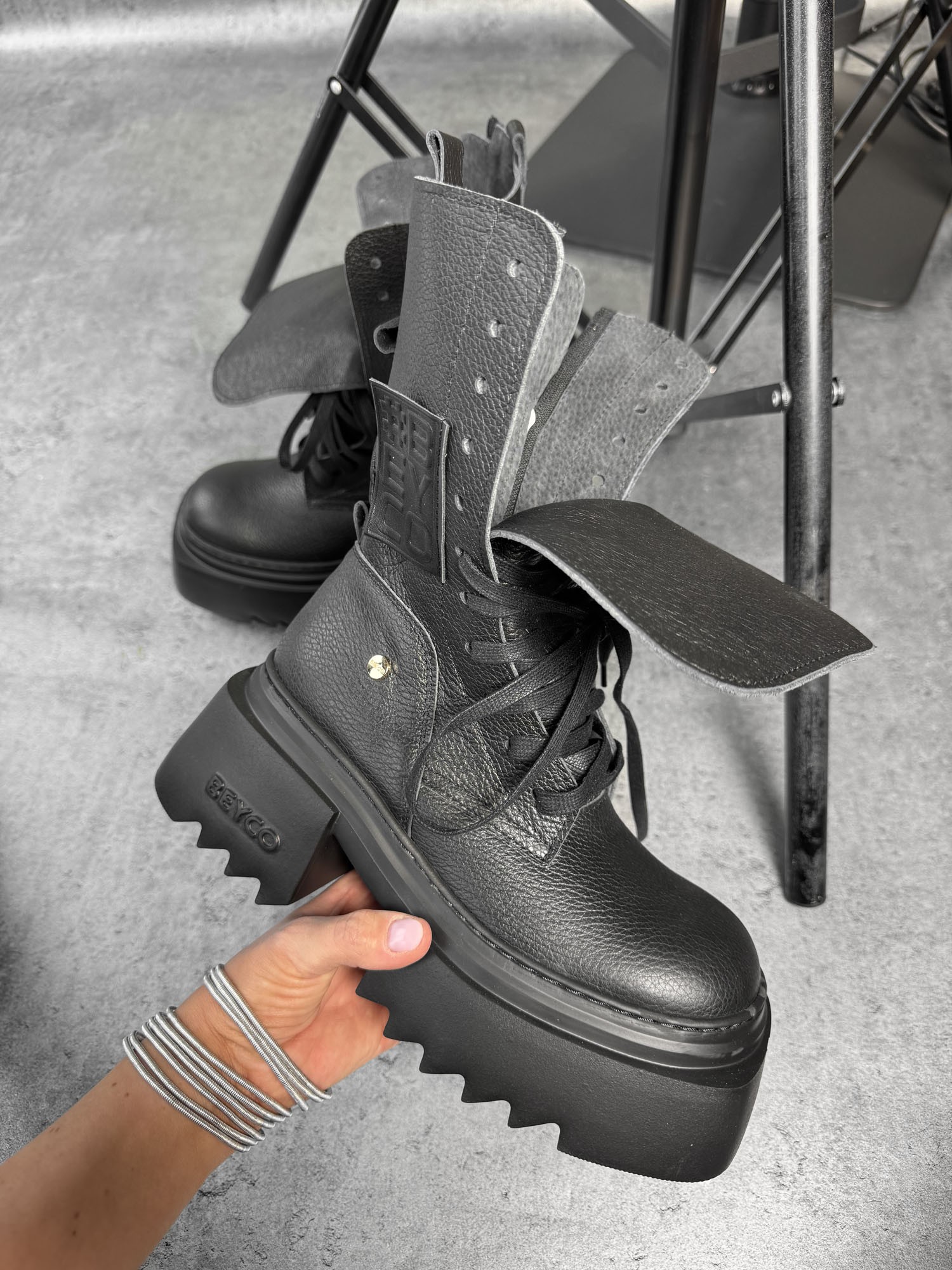 Skórzane workery na grubym spodzie N1 czarny lico