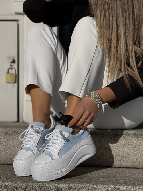 Skórzane sneakersy na grubym spodzie z logo Beyco błękit 25-26