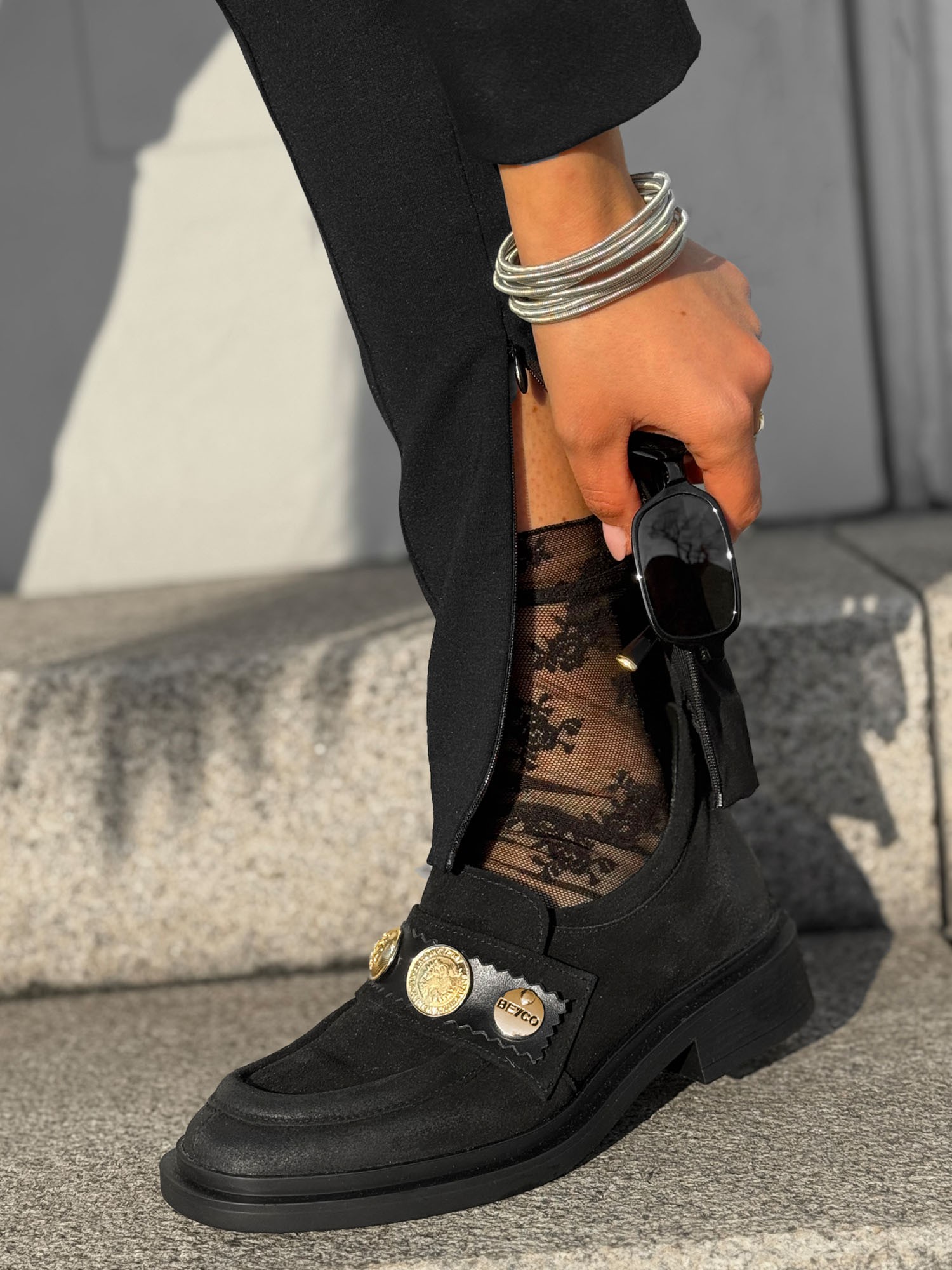 Skórzane mokasyny na płaskim spodzie 26-1 czarny zamsz