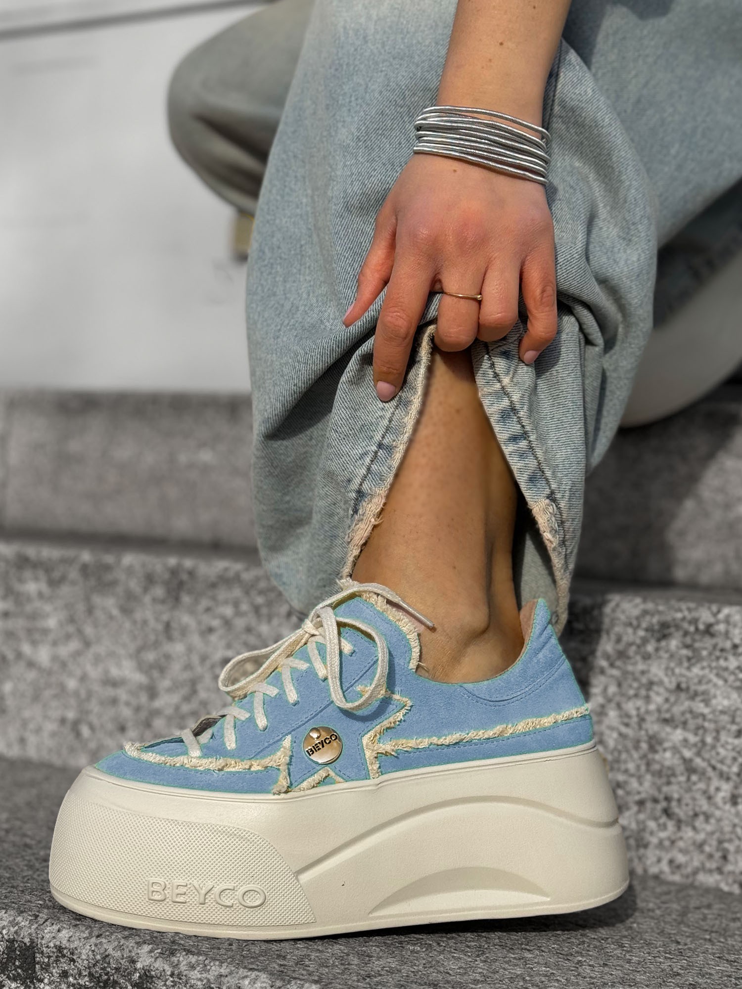 Skórzane sneakersy z lnem Beyco baby blue 26-5 