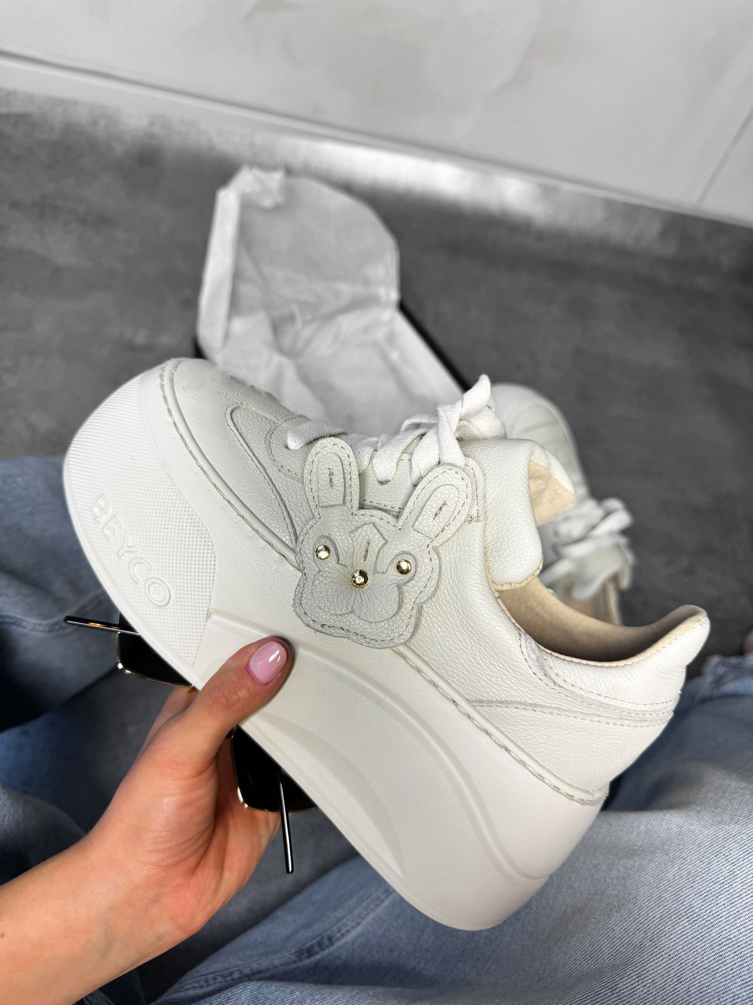 Skórzane sneakersy z buldożkiem Beyco kremowy beż 25-42