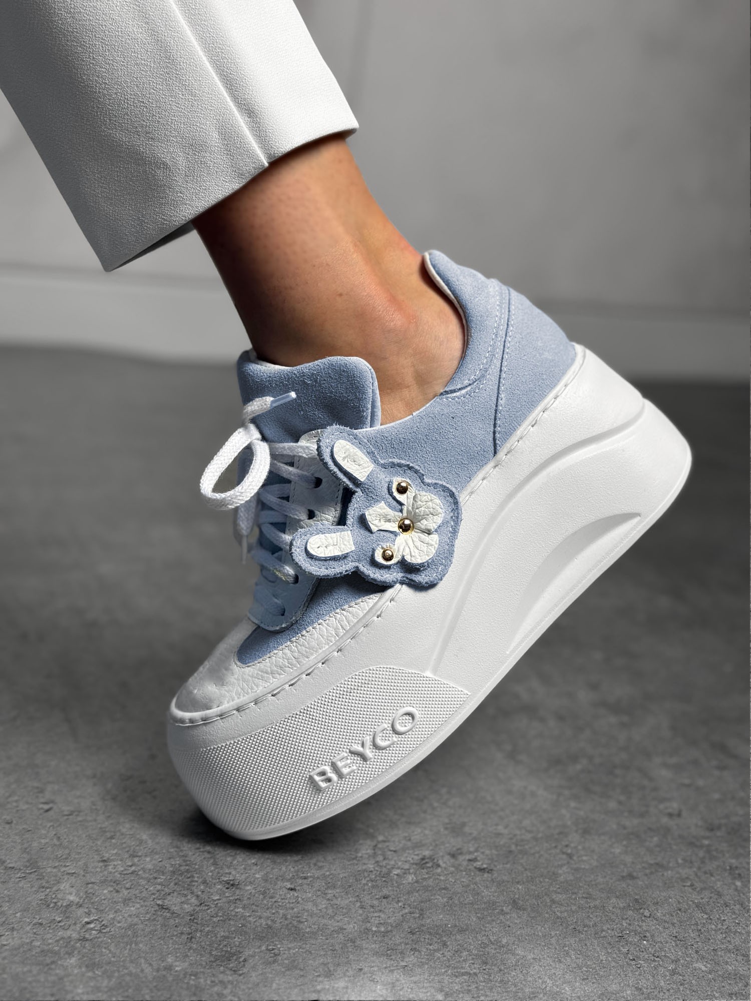 Skórzane sneakersy z buldożkiem Beyco baby blue 25-42