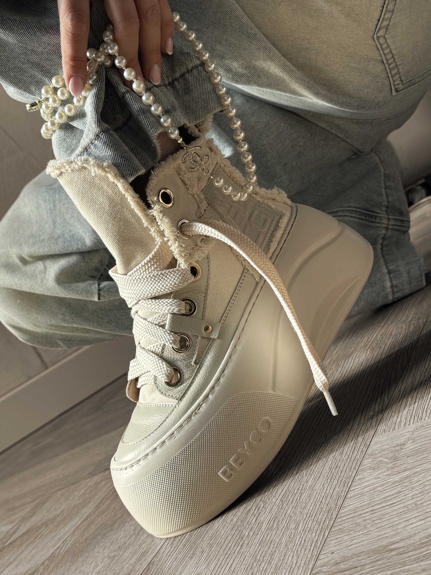 Skórzane sneakersy z lnem na grubym spodzie 26-7 beż