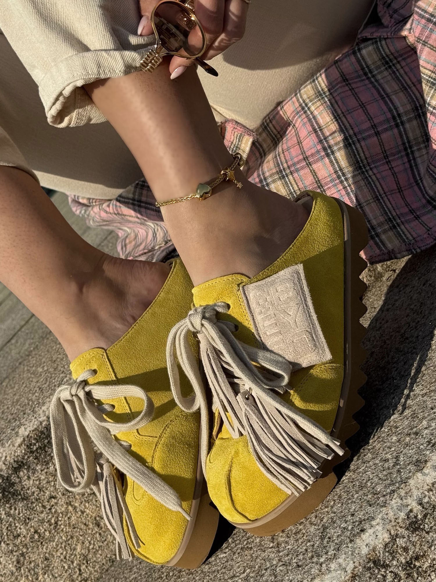 Skórzane sneakersy klapki z ozdobą 26-8 żółte