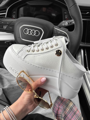 Skórzane sneakersy klapki na klinie 26-9 białe