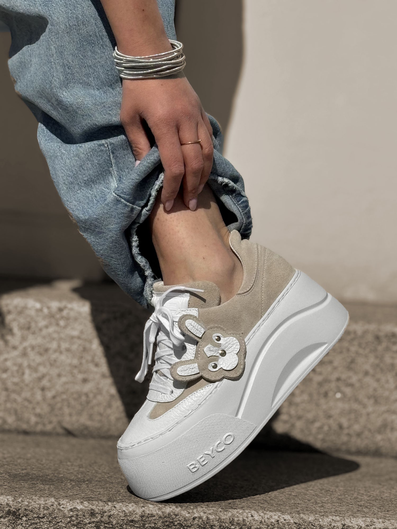 Skórzane sneakersy z buldożkiem Beyco beż 25-42