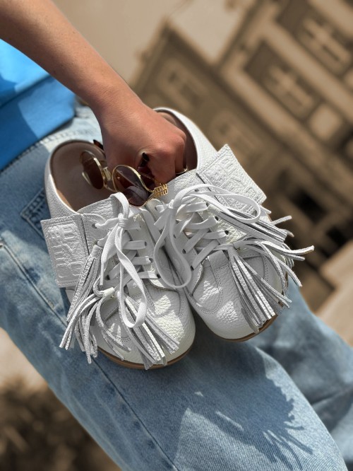 Skórzane sneakersy klapki z ozdobą 26-8 białe