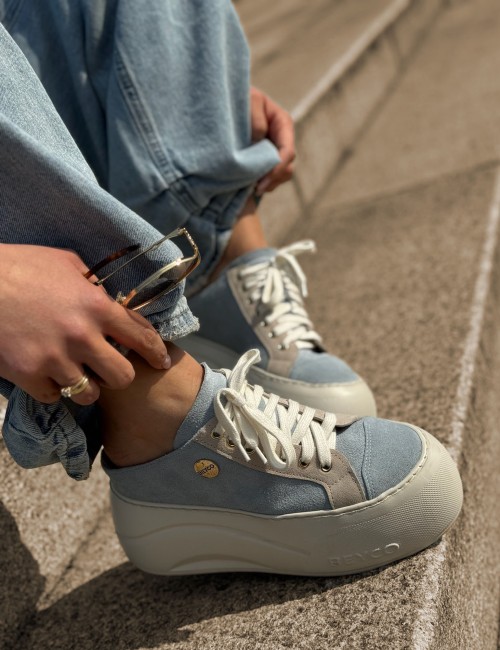 Skórzane sneakersy klapki na klinie 26-9 niebieski