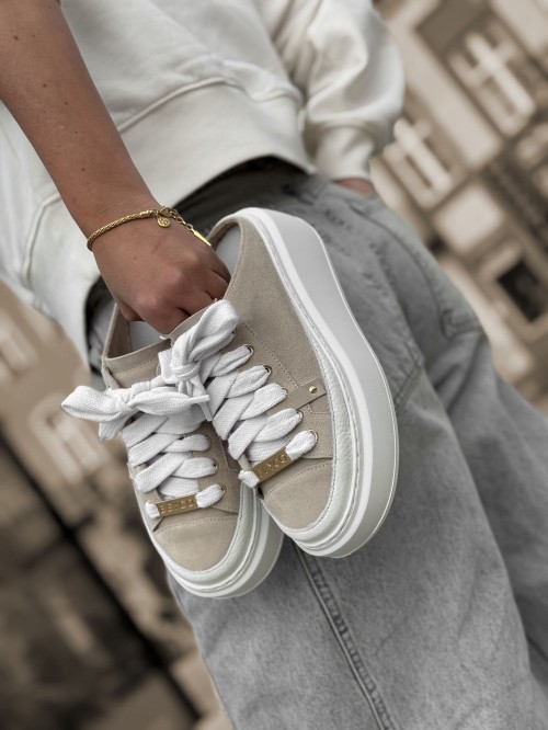 Skórzane sneakersy klapki 26-10 beż