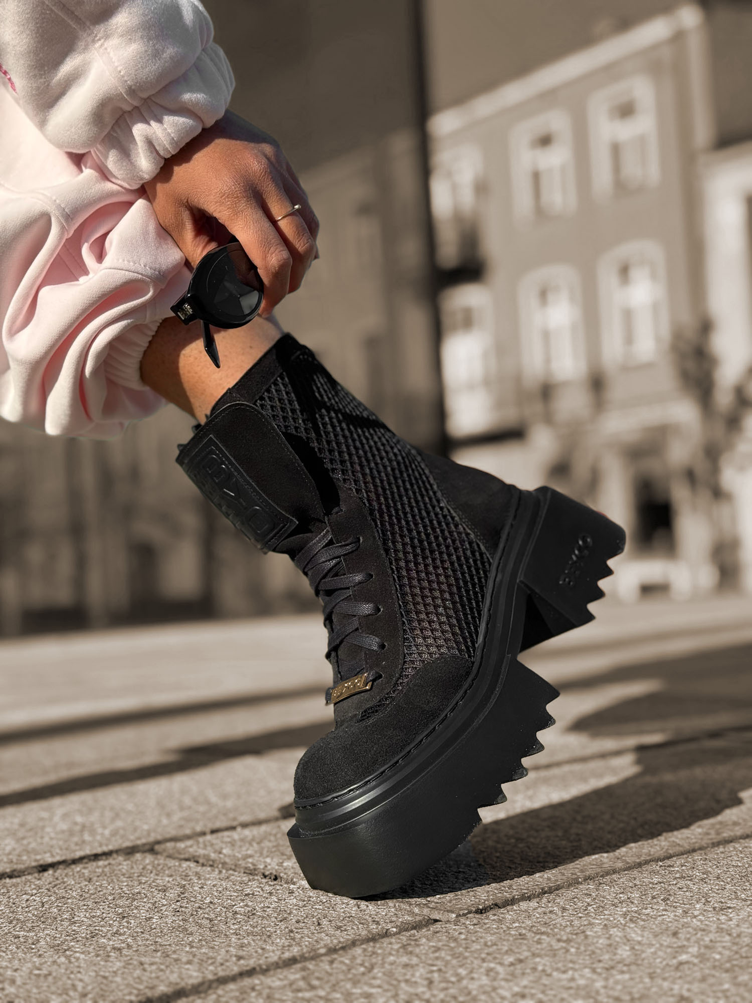 Skórzane workery z siatką na grubym spodzie 26-12