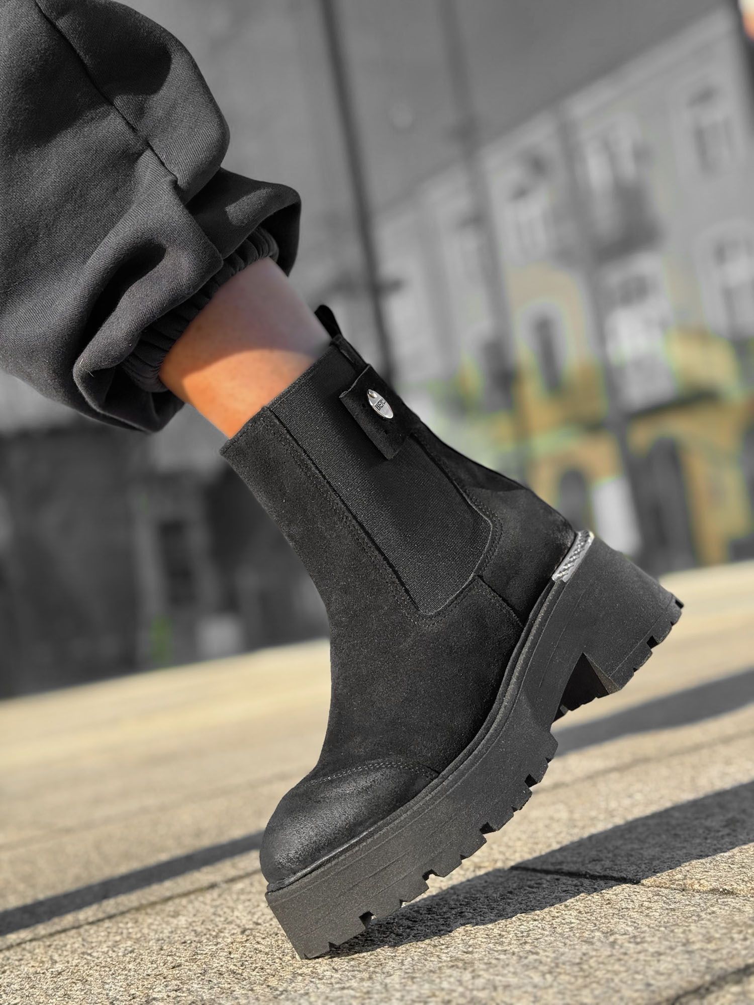 Skórzane workery 25-35 czarne Beyco złoty obcas 