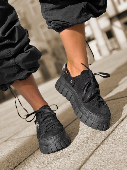 Skórzane sneakersy gruby spód sn38 czarny Beyco 
