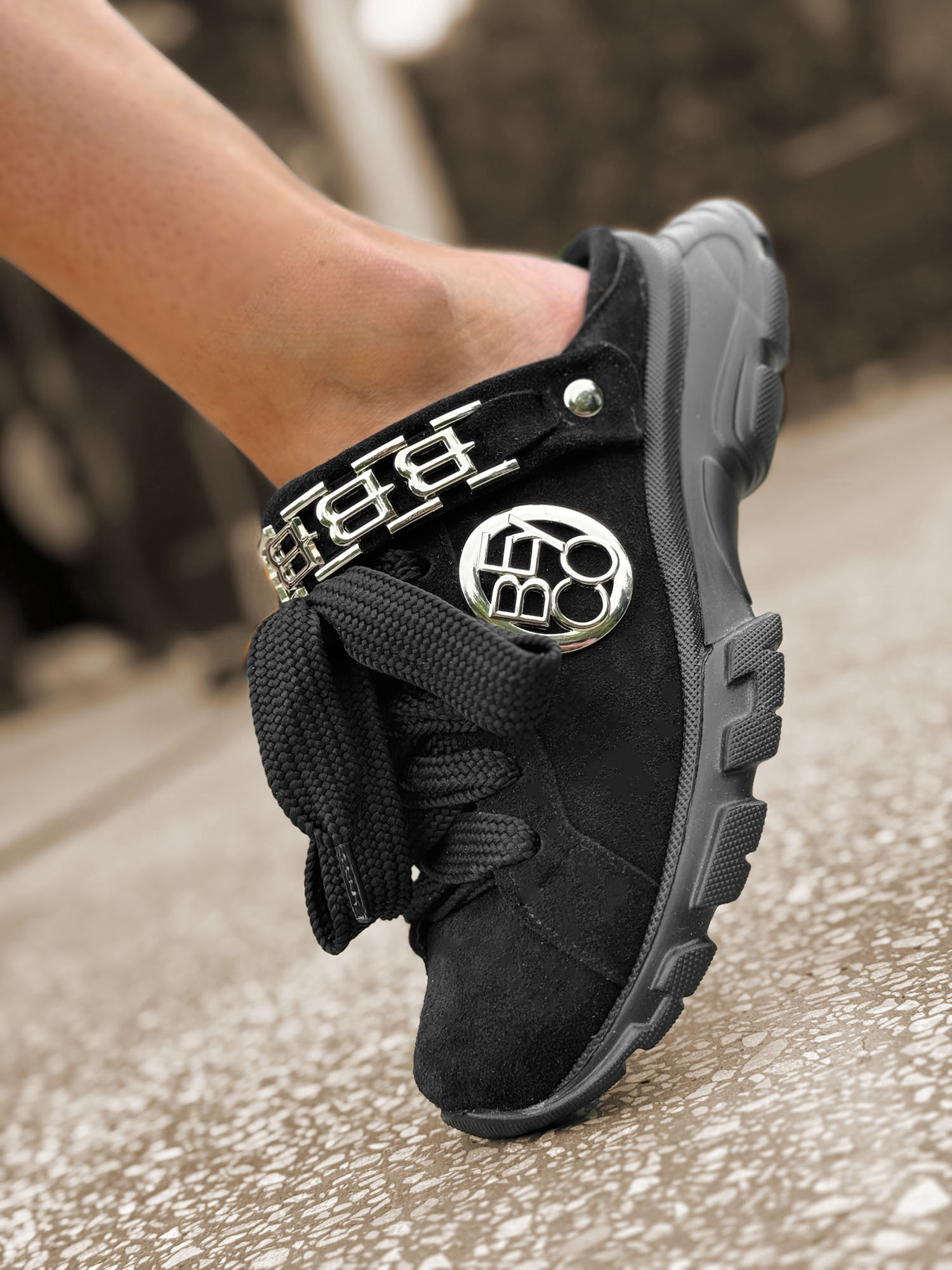 Skórzane sneakersy niski spód sn38 wł czarny welur Beyco