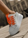 Skórzane sneakersy klapki 26-20 białe pomarańcz neon